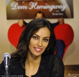 组图：《唐海明威》发布会 裘德-洛顶半秃脑门