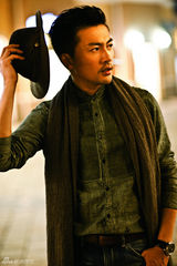 组图：苏有朋时尚大片玩转光影  穿越时光隧道