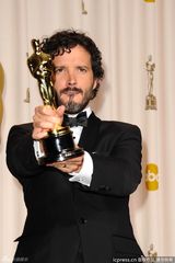 高清组图：奥斯卡后台获奖众星举金人光彩照人