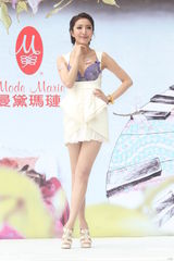 高清组图：“内衣女王”杨谨华亮相 回应新欢传闻