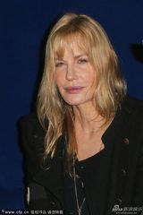 组图：柏林电影节预热派对 女星短裙黑丝助阵