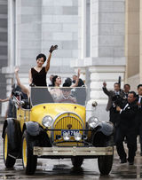 组图：《一步之遥》曝新剧照 姜文葛优命运纠结