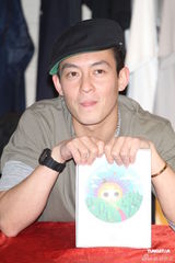 组图：陈冠希举办改版签书会 自曝与女友无结婚打算