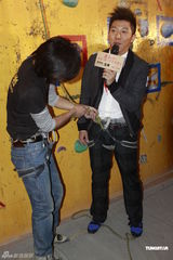 组图：羽泉圣诞节再办个唱 较量攀岩秀出真功夫