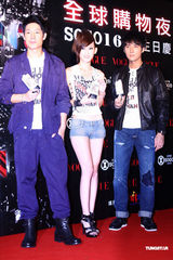 组图：钟汉良出席活动 名模辣妹香艳斗秀场面火爆