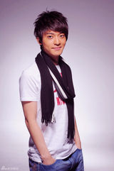 组图：花美男陈威翰曝紫色调小清新写真