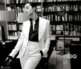 组图：范冰冰《观音山》将映 男女同体再登男刊封面