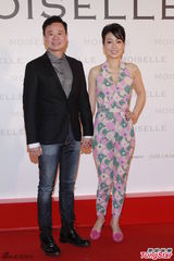 组图：关心妍考虑人工受孕 关之琳携友旅游过年