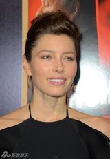 组图：杰西卡-贝尔黑裙闪耀《希区柯克》洛城首映