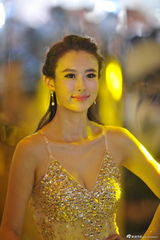 组图：车模兽兽性感透视黄金奶 自信爆乳微笑