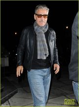 组图：52岁克鲁尼型男风采 鬓发苍白难掩老态