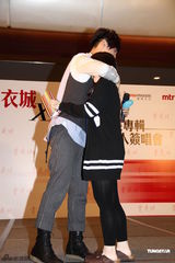 组图：炎亚纶称飞轮海年底复合出专辑 否认整容