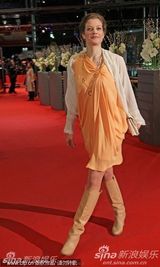 文德斯搂娇妻撑《皮娜》首映 德国总统夫妇秀恩爱