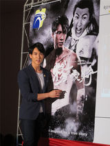 组图：吴尊带《忠烈杨家将》回文莱办慈善场