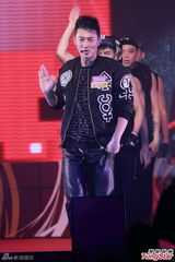 组图：容祖儿否认妒忌王菀之夺奖 陈奕迅力挺