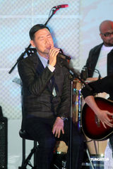 幻灯：张学友推全新大碟 因版税问题或将被无线封杀