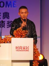 幻灯图：聂远酷帅亮相时尚庆典 荣膺最受欢迎名人