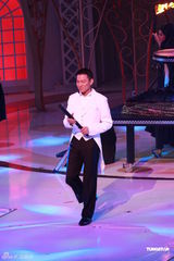 组图：2012港姐竞选 刘德华携手魔术师Cyril演出