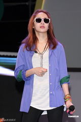 组图：萧亚轩昆凌等港台百位明星同台为公益开唱