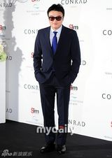 组图：严泰雄大婚众星道贺 李孝利戒指惹眼