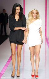 幻灯图集：林赛-罗韩巴黎走秀 不忘派对夜夜笙歌