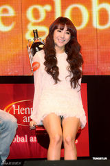 组图：波尔克与徐仁英等到港 各国明星齐聚话音乐