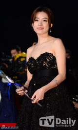 高清图：韩青龙奖金惠秀爆乳 女星裸露全身纹身