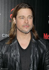 组图：皮特一身黑衣酷帅亮相《温柔杀戮》首映