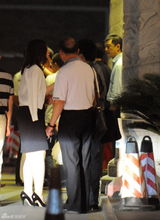 组图：王菲李亚鹏携女视察嫣然天使儿童医院