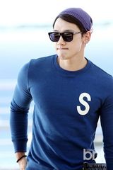 组图：Rain飞长沙助阵快男总决赛 紧身衣秀肌肉