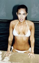 幻灯：梅根-福克斯魅惑写真 抓胸凸点秀私处纹身