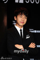 组图：韩星李胜基等参加家电新品发布会