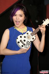 组图：戴佩妮为爱徒冷落男友 爬楼梯训练刘思涵