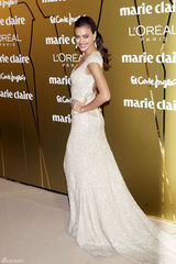 高清图：C罗携女友亮相亲密互动 伊莉娜秀美背