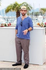 高清图：电影《迈克尔》记者会 小童星大卫挥臂抢镜