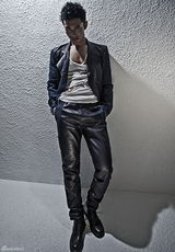 高清图：黄晓明雅痞范儿时尚大片 最爱女人大智若愚