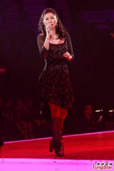 组图：叶倩文一家三口合唱 林青霞素颜到场欣赏