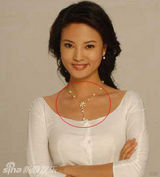 幻灯图：刘芳菲生活奢侈 昂贵珠宝首饰不重样