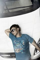 高清图：高子沣拍汽车大片 风格冷峻变都市型男