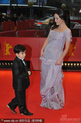 幻灯图集：电影《蜂蜜》首映 女主演Tuelin性感高贵