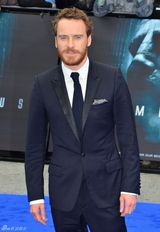 组图：《普罗米修斯》伦敦首映 塞隆蓝裙性感