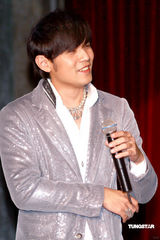 高清组图：周杰伦再推新碟 专辑总销量“很夸张”