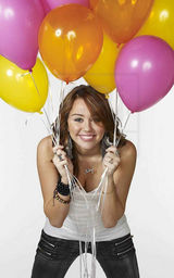 幻灯：麦莉-赛勒斯认准休闲着装 写真诠释美式靓女