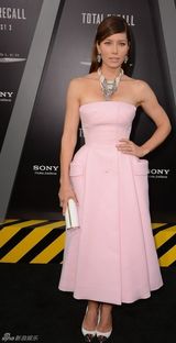 组图：《全面回忆》首映 杰西卡粉裙VS凯特蛇皮纹裙