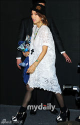 组图：韩星李孝利朴诗妍等出席首尔时装周活动