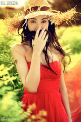 组图：杨雪时尚大片长发飘飘妩媚性感