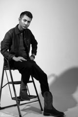 组图：张丹峰时尚简易风再现雅痞情调