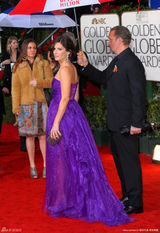 高清组图：桑德拉-布洛克透视紫裙现身 大展性感