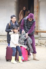 组图：小沈阳爱女曝光像极父母 网友侃绝对亲生