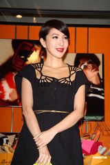 组图：侯佩岑自曝婚期在4月 与林志玲同场斗艳